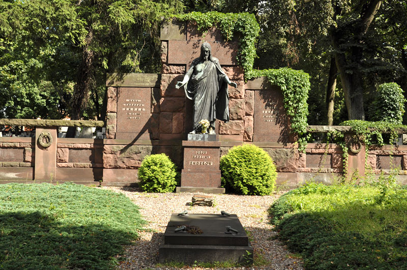 Grobowiec rodziny Enderów na cmentarzu w Pabianicach