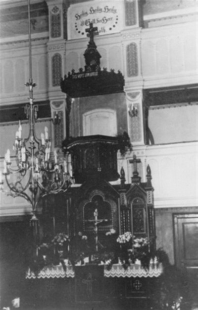 Ołtarz w kościele ewangelicko-augsburskim w Aleksandrowie Łódzkim