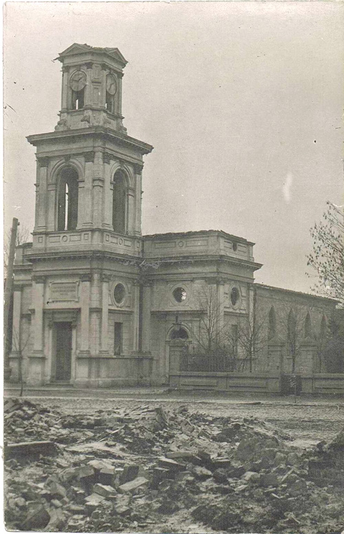 Zniszczone mury kościoła ewangelicko-augsburskiego w Konstantynowie Łódzkim