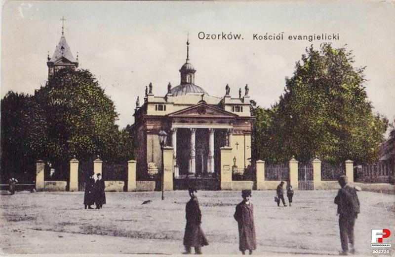 Kościół ewangelicko-augsburski w Ozorkowie na starej pocztówce (początek XX wieku). Źródło: http://fotopolska.eu/305224,foto.html